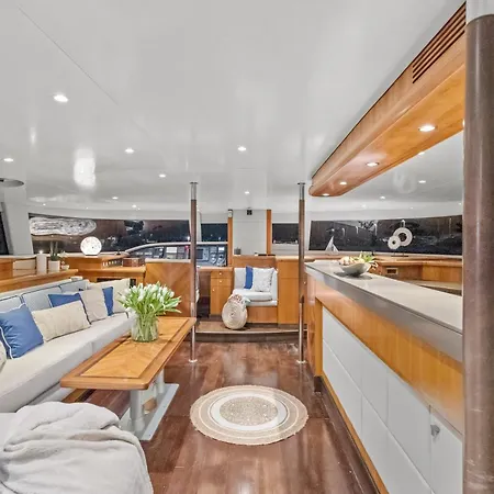 Bateau-hôtel Catamaran Mobydick Saint-Raphaël