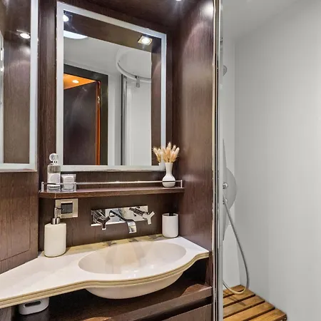 Botel Catamaran Mobydick Saint-Raphael (Var)